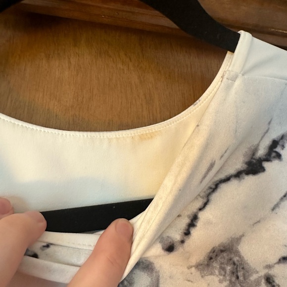 Express Body Contour top size large - Picture 6 of 6